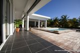 terrasse des chambres vers piscine de la  location villa de luxe guadeloupe saint franois