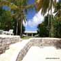 lagon et plage en guadeloupe deavant une villa de luxe en Guadeloupe